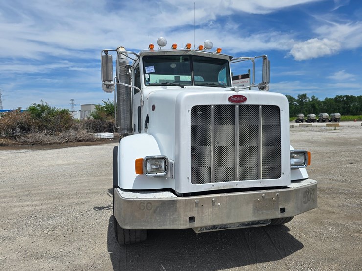 2009-peterbilt-365-image-34
