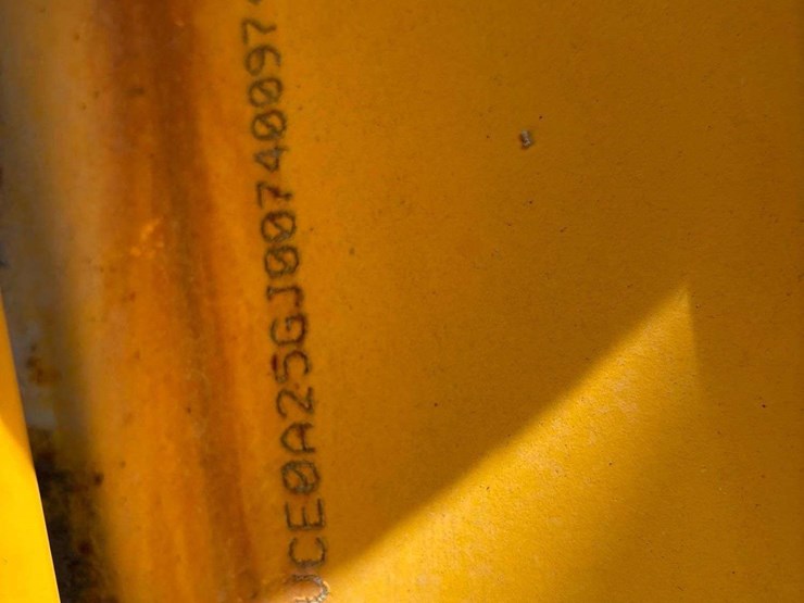 2015-volvo-a25g-image-27