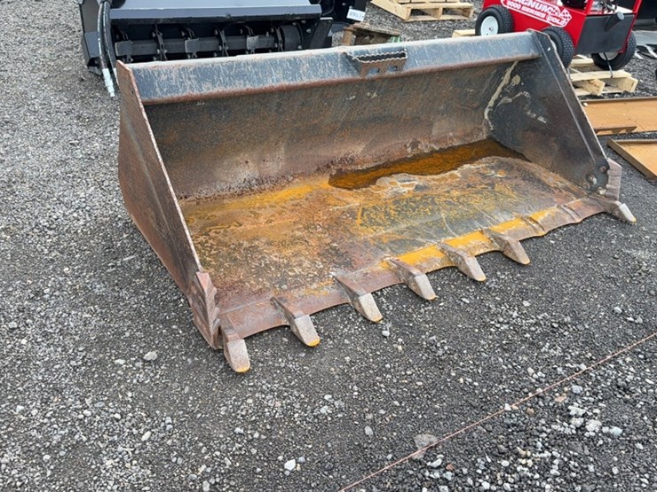 #2052-•-kubota-78"-skid-steer-tooth-bucket-image-1