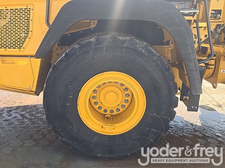2023-deere-260e-image-9