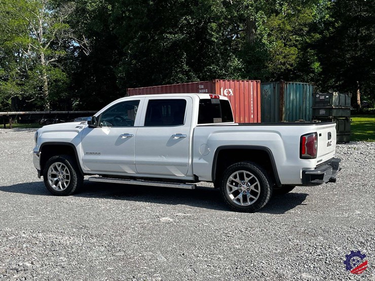 2018-gmc-sierra-z71-slt-truck-image-3