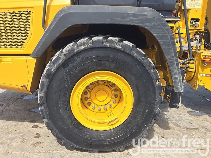 2023-deere-260e-image-9