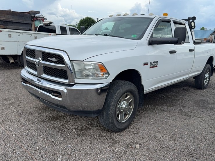2015-dodge-2500-image-1