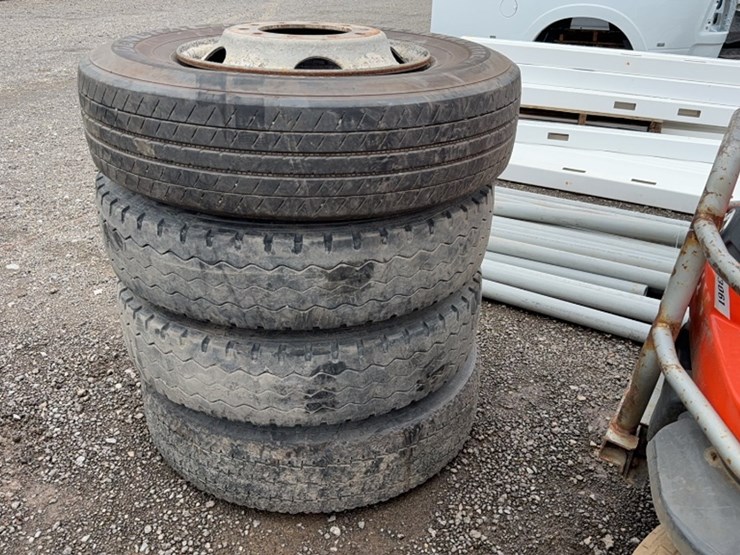 #6085-•-qty(4)-11r-22.5-tires-on-10-lug-wheels-image-1
