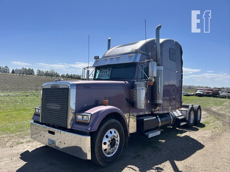 2000-freightliner-fld120-image-1
