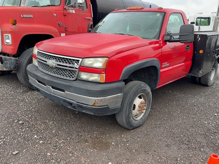 2005-chevrolet-3500-image-1