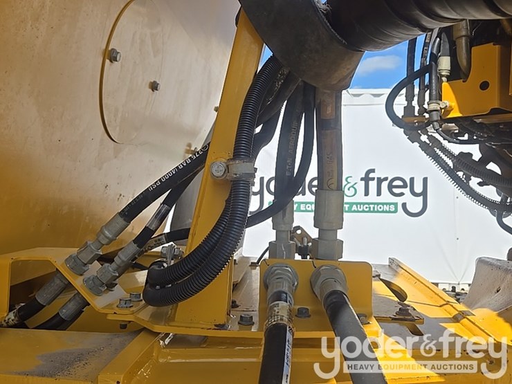 2023-deere-260e-image-22