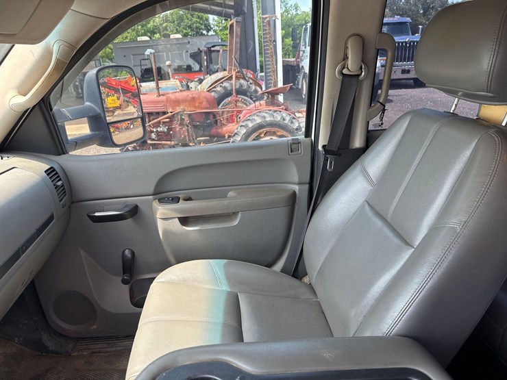 2012-chevrolet-2500-image-22