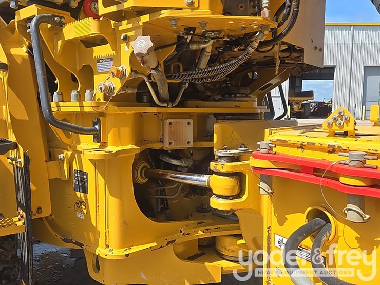 2023-deere-260e-image-14