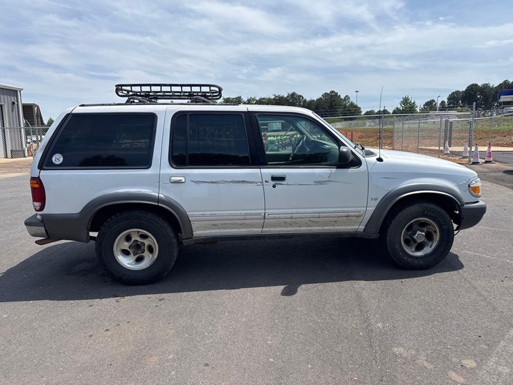 2001-ford-explorer-xlt-image-6