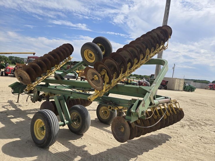 john-deere-220-image-11