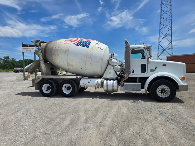 2009-peterbilt-365-image-26