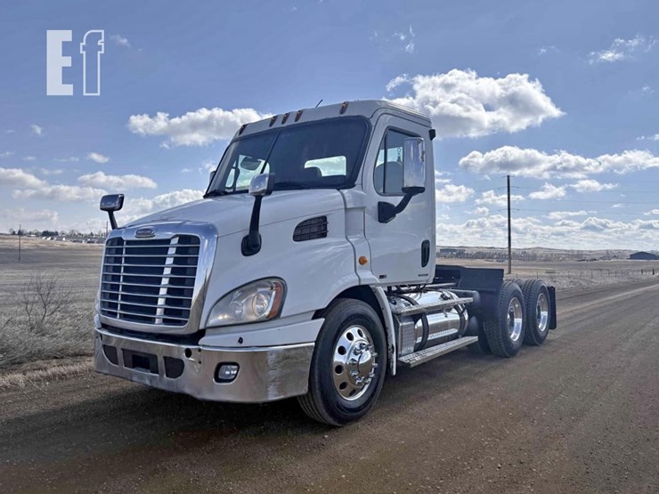 2013-freightliner-cascadia-125-image-1