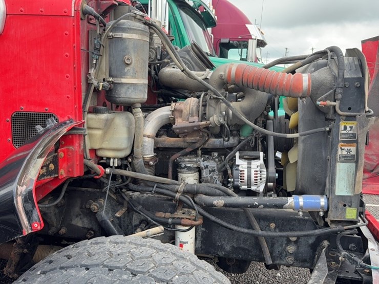 2006-peterbilt-335-image-23