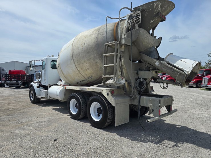 2009-peterbilt-365-image-12