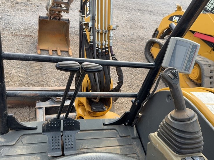 caterpillar-303-image-16