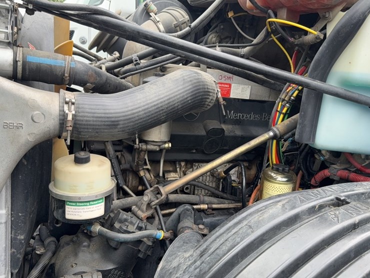 #2106-•-2004-freightliner-single-axle-road-tractor-image-20