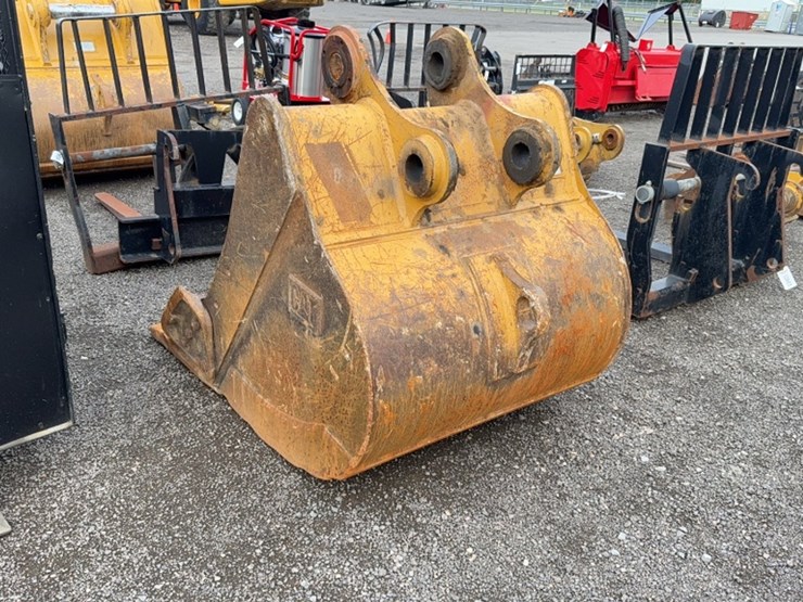 #2031-•-cat-44"-excavator-bucket-image-3