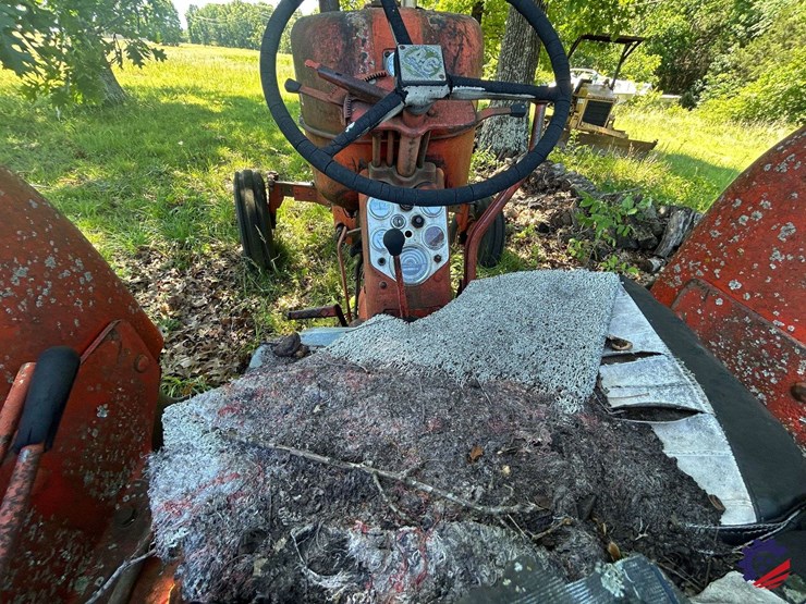 (inop)-allis-chalmers-farm-tractor-image-42