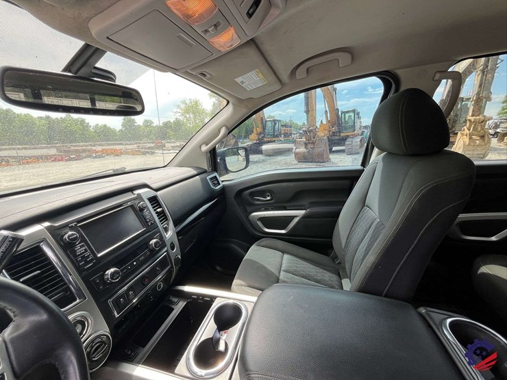 2017-nissan-titan-image-70