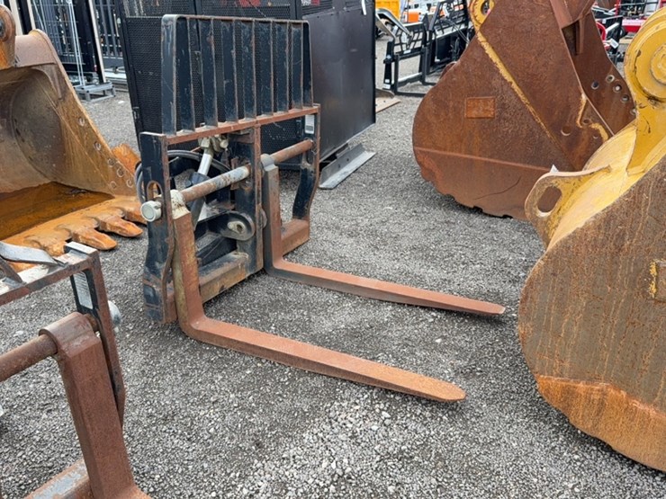 #2030-•-48"-loader-pallet-forks-image-1