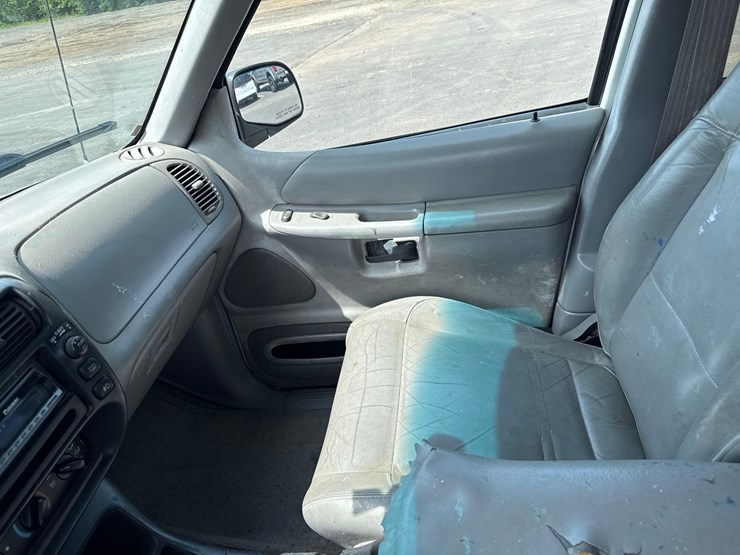 2001-ford-explorer-xlt-image-14