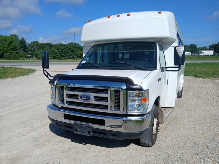 2009-ford-e450-image-16