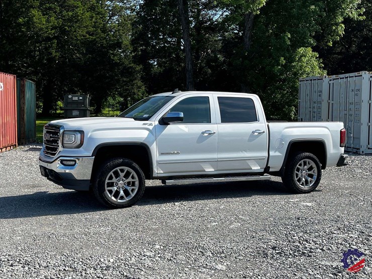 2018-gmc-sierra-z71-slt-truck-image-1