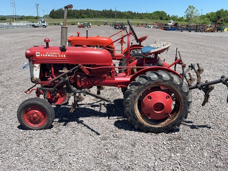 #3073-•-farmall-cub-tractor-image-13