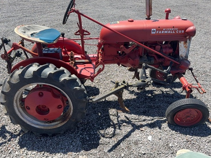 #3073-•-farmall-cub-tractor-image-5