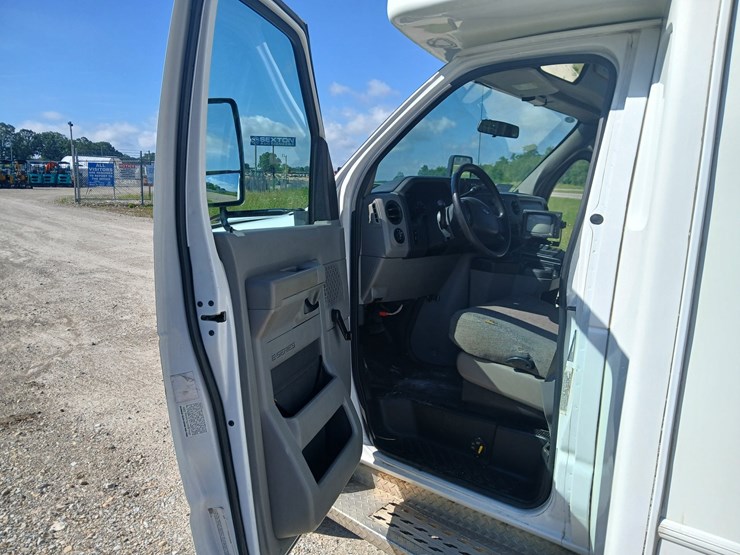 2009-ford-e450-image-25