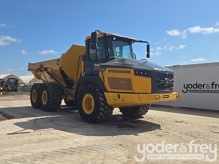 2023-deere-260e-image-7
