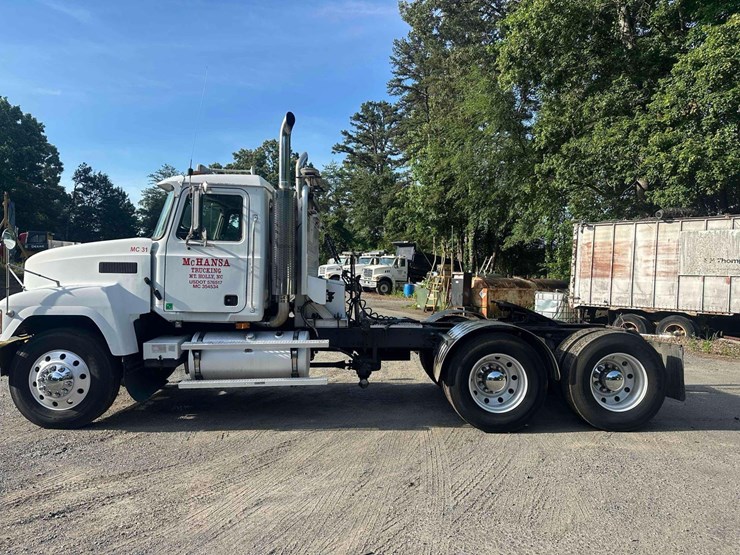2001-mack-ch613-image-11