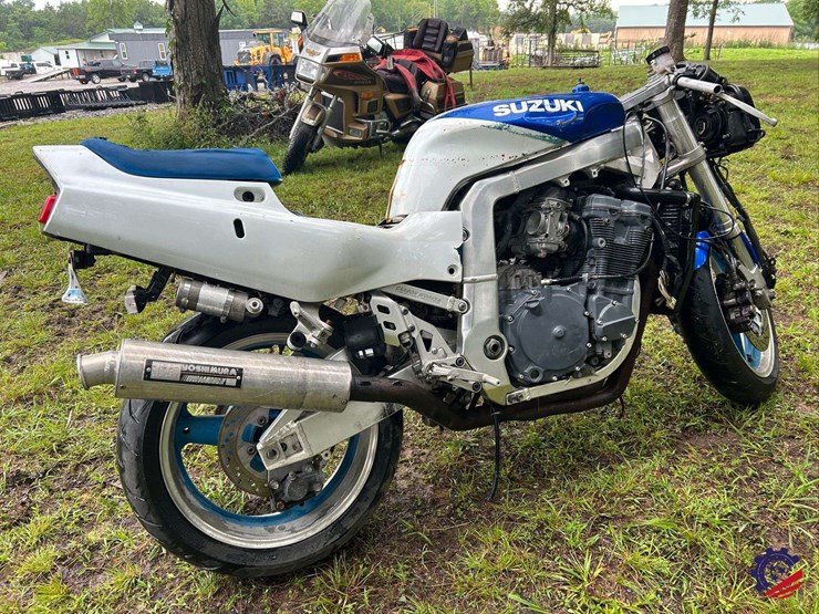 1995-suzuki-gsx-r750w-motorcycle-image-3