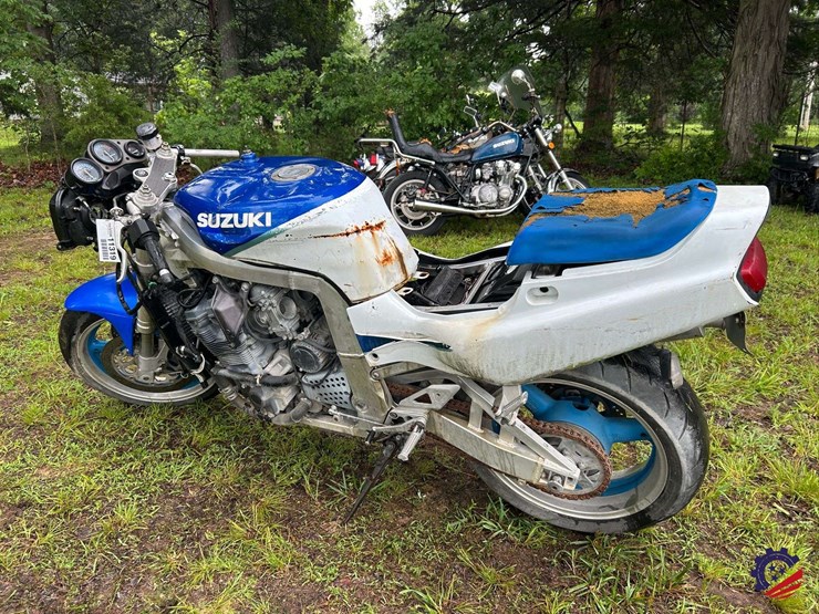 1995-suzuki-gsx-r750w-motorcycle-image-2