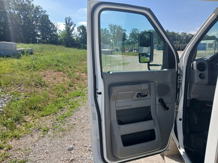 2009-ford-e450-image-26