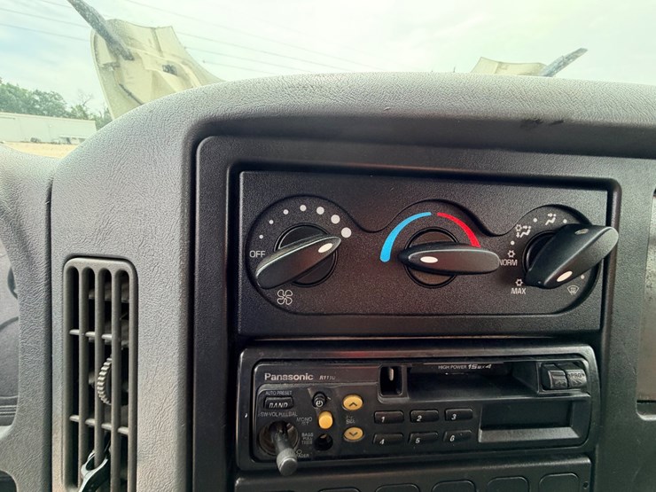 2005-international-durastar-4300-image-58