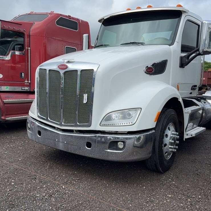 2015 PETERBILT 579