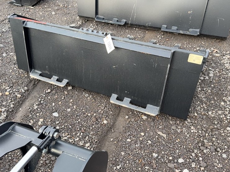 #2064-•-60"-skid-steer-tooth-bucket-image-3