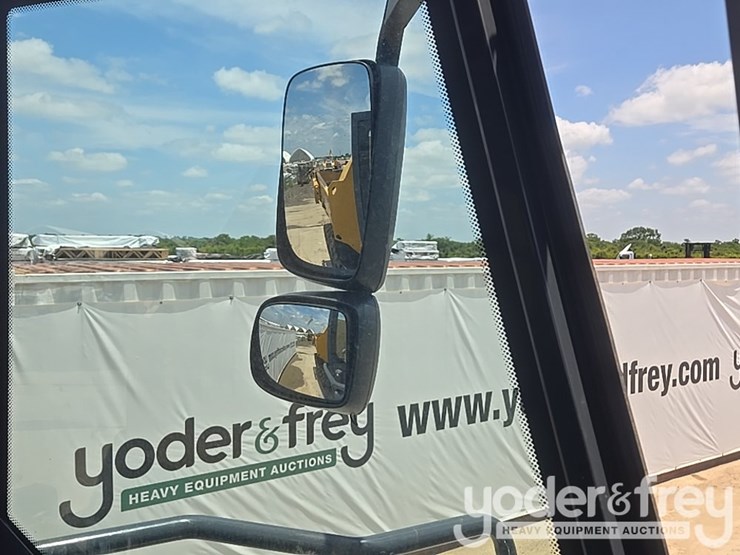 2023-deere-260e-image-47