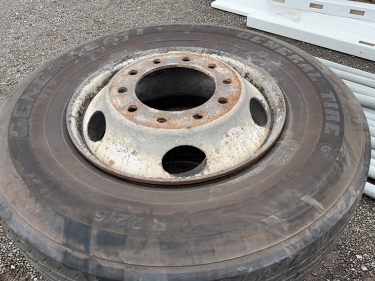 #6085-•-qty(4)-11r-22.5-tires-on-10-lug-wheels-image-2