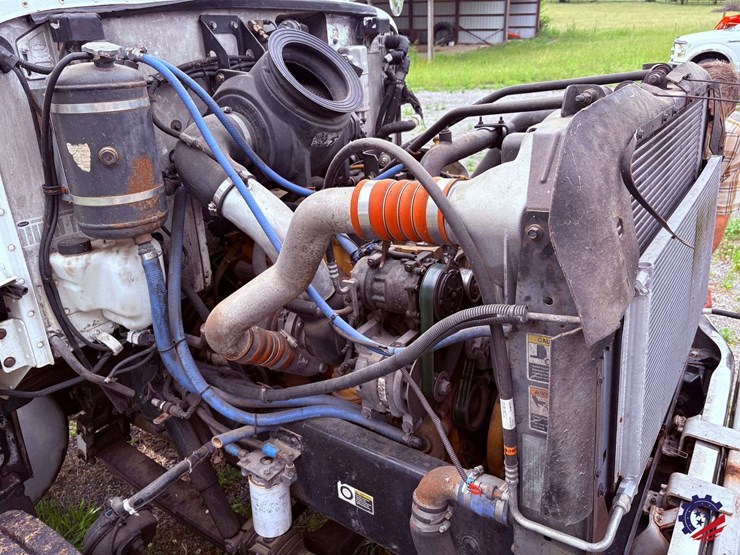 2006-peterbilt-335-image-39