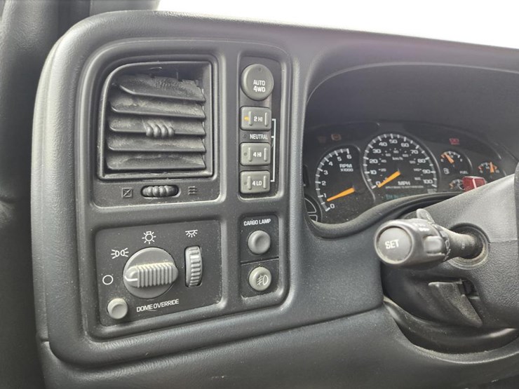 2001-chevrolet-silverado-1500-image-25