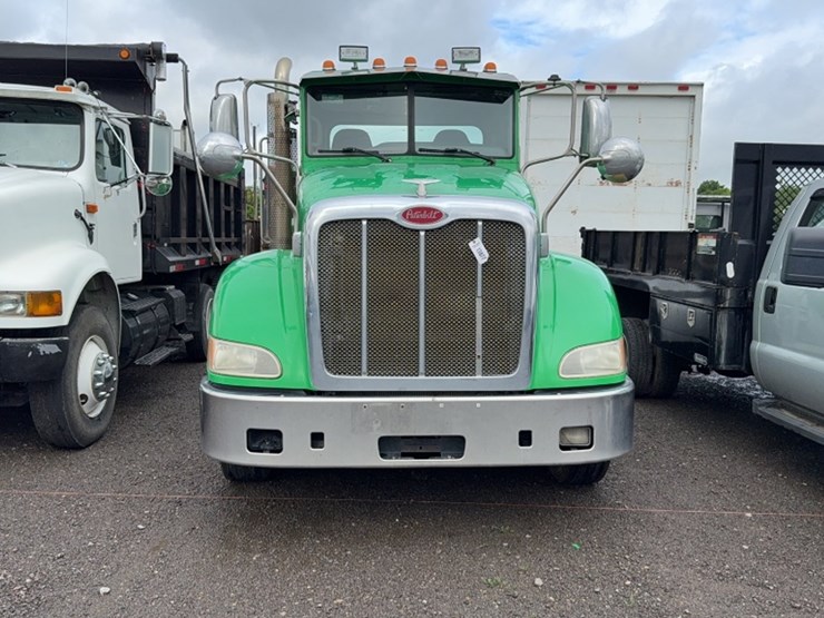 2014-peterbilt-386-image-2