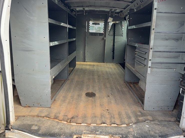 2004-chevrolet-3500-image-11
