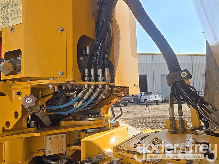 2023-deere-260e-image-17
