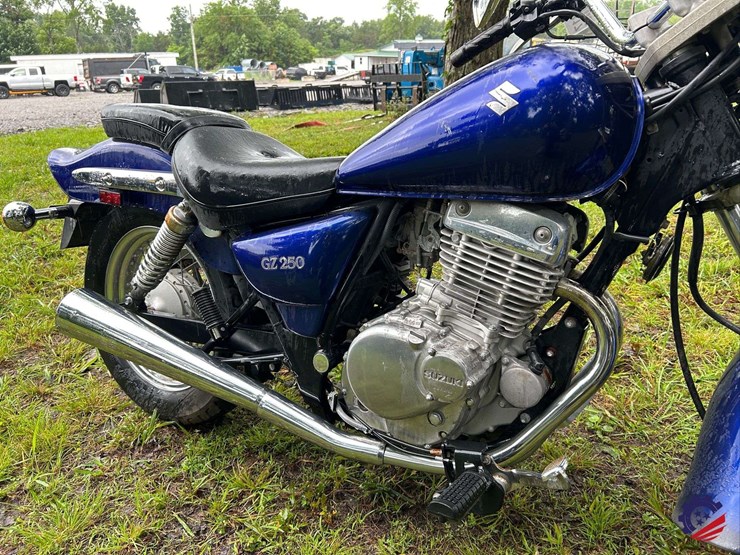 2007-suzuki-gz250-motorcycle-image-11