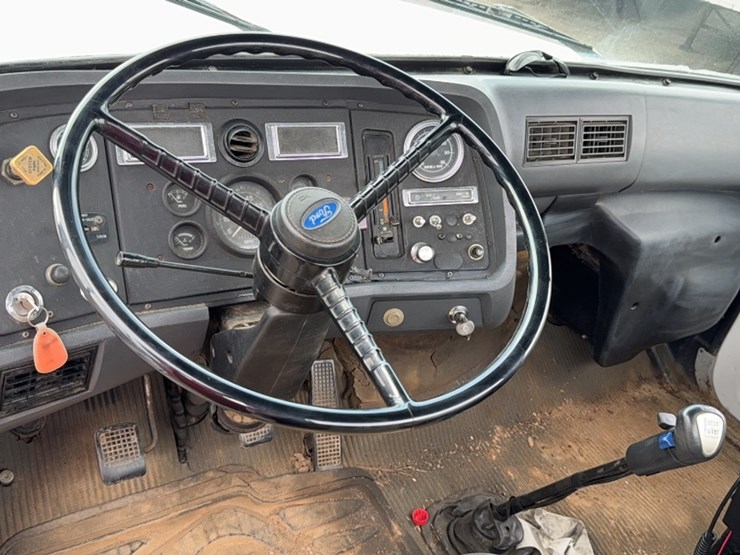 1992-ford-f8000-image-15