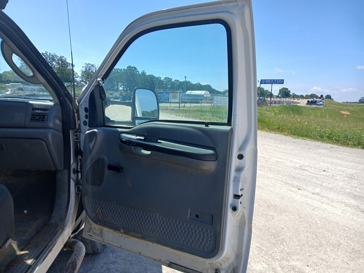 2003-ford-f550-image-34