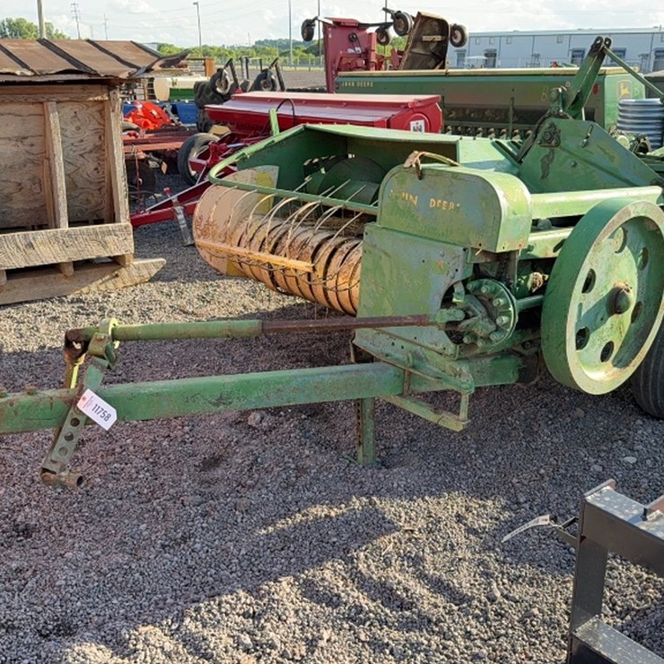 JOHN DEERE 24T